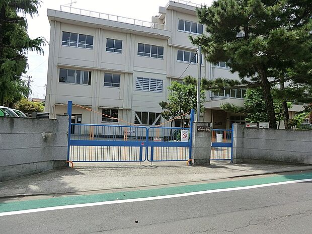 川崎市立梶ヶ谷小学校(約190m・徒歩3分)