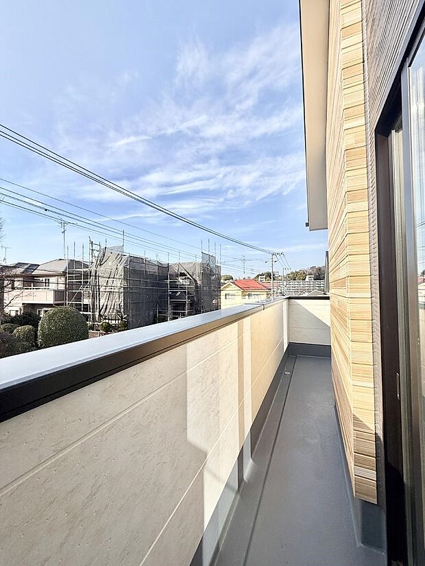 【バルコニー】■ 朝のコーヒーや夜の星空を楽しむ、癒しの場所