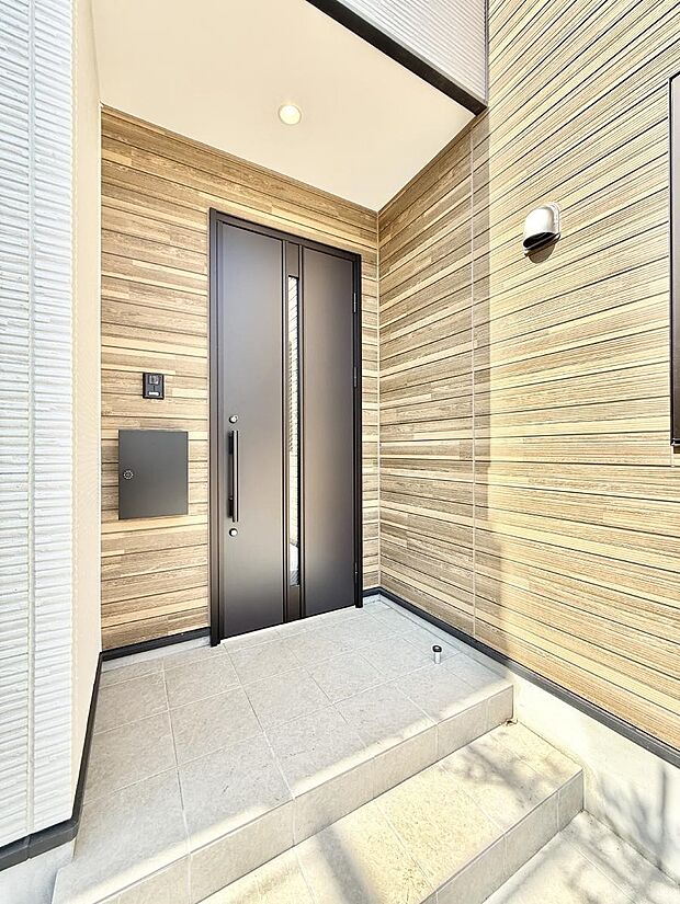 【玄関】■ 帰るたびにホッとする、安心感のある佇まい