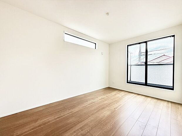 【寝室】■シンプルな空間で、収納付きベッドやデスクなど、多機能な家具を活用しやすいです