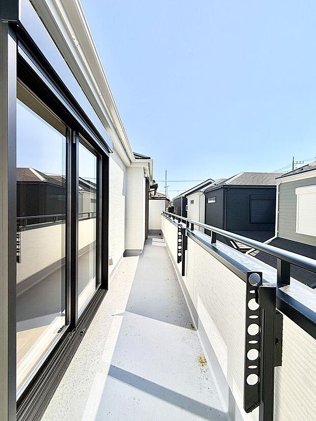 【バルコニー】■ 朝のコーヒーや夜の星空を楽しむ、癒しの場所