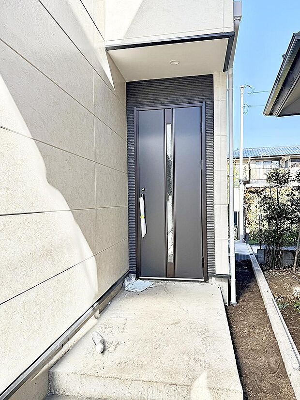 【玄関】■ シンプルで美しく、住まいの第一印象を彩る玄関です