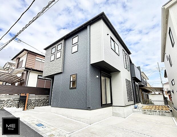 【現地外観写真】■暮らしを彩る充実した設備仕様が備わった住まい