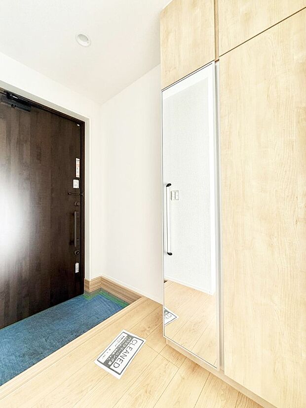 【玄関】■ シンプルで美しく、快適な暮らしの入り口