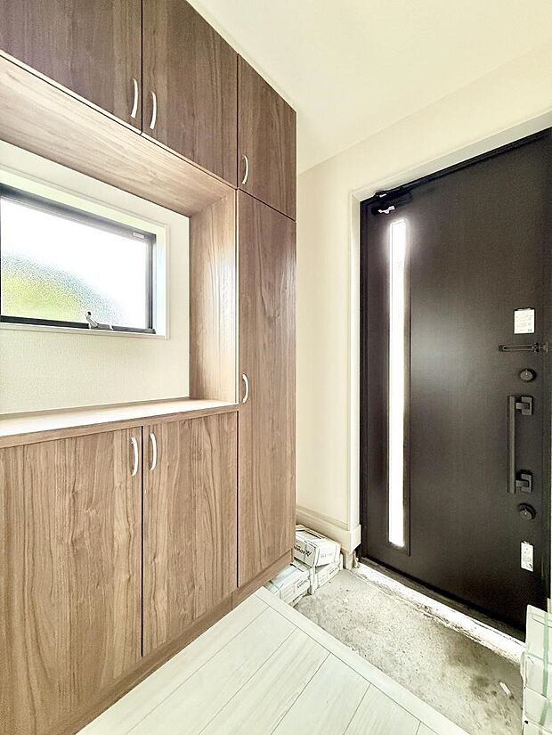 【玄関】■ ここから始まる一日、すっきり整った玄関