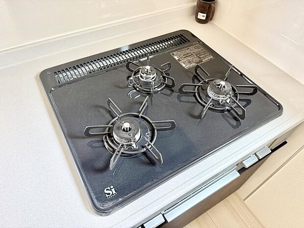 【3口ガスコンロ】■一度に多くの料理ができ便利で効率的