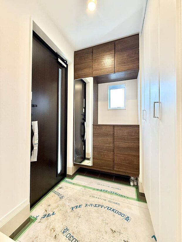 【玄関】■ ここから始まる一日、すっきり整った玄関