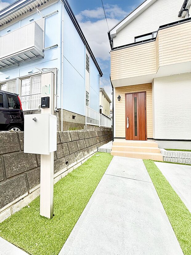 【玄関】■ 帰るたびにホッとする、安心感のある佇まい