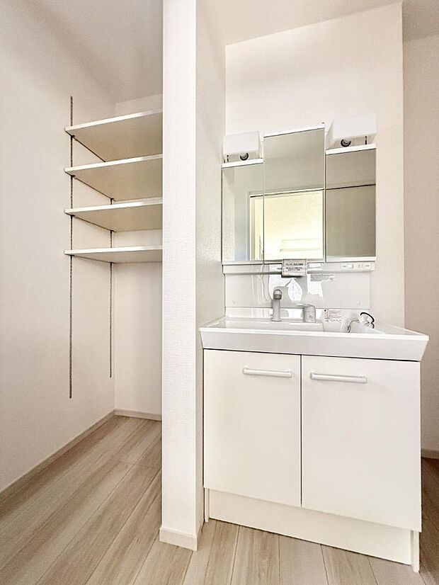 【洗面台・洗面所】■朝の準備がスムーズにできる広さです