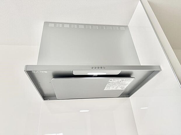 【レンジフード】■調理時の蒸気や匂いが換気扇に誘導され、効率的に排煙ができます。