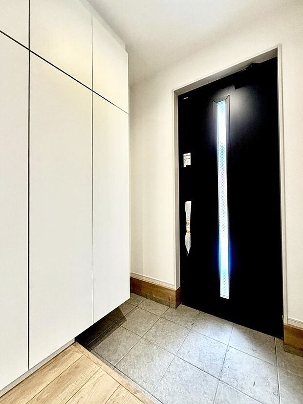 【玄関】■ シンプルで美しく、快適な暮らしの入り口
