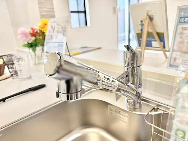 【浄水器】■清潔でおいしい水を手軽に供給してくれます