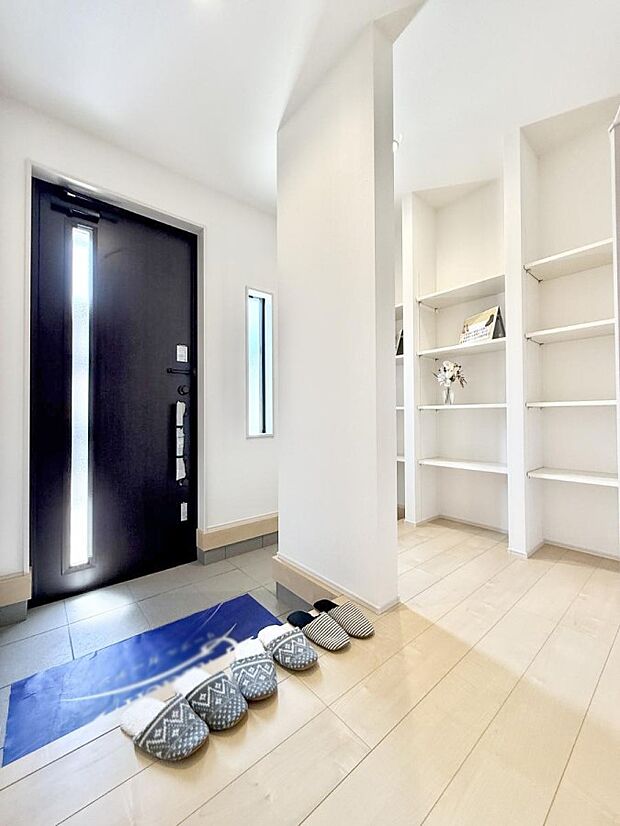 【玄関】■ シンプルで美しく、快適な暮らしの入り口