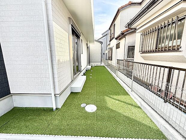 【庭】■季節の移ろいを感じられる、落ち着いた雰囲気の屋外空間