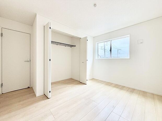 【リビング以外の居室】■清潔感あふれるお部屋で毎日を快適に過ごせます