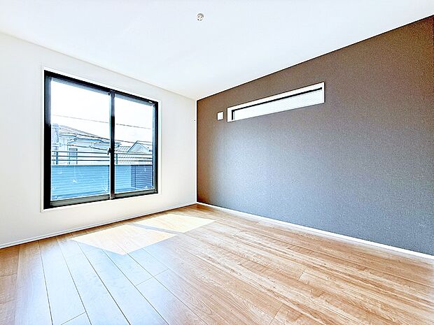 【リビング以外の居室】■落ち着いた色合いのお部屋で穏やかな時間を楽しめます