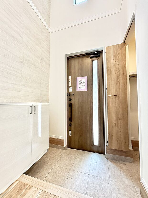 【玄関】■ シンプルで美しく、快適な暮らしの入り口