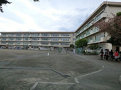町田市立成瀬台小学校 1200m(15分)