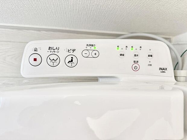 【シャワートイレ】■温水洗浄で快適、清潔感が保たれるシャワートイレ