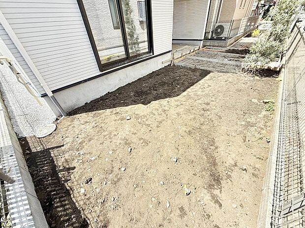 【庭】■季節の移ろいを感じられる、落ち着いた雰囲気の屋外空間