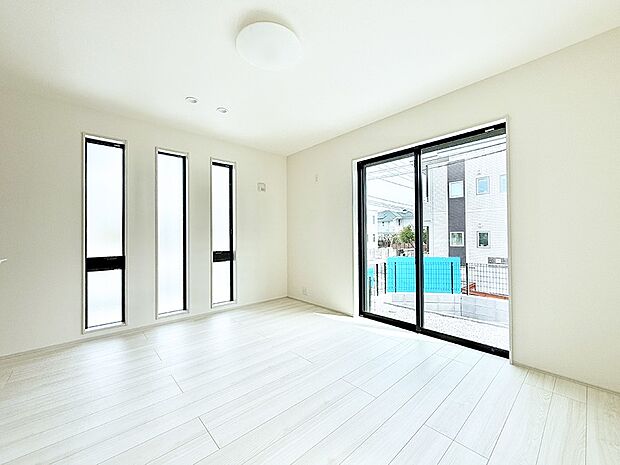 【リビング】■光と風を感じる、リラックスできる空間