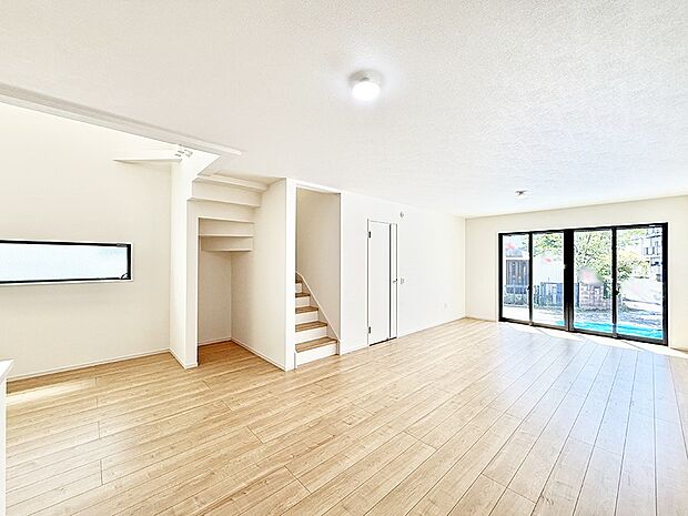 【ダイニング】■子育て中のママに人気のリビングイン階段  