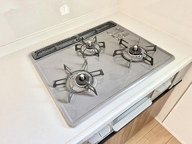 【3口ガスコンロ】■一度に多くの料理ができ便利で効率的