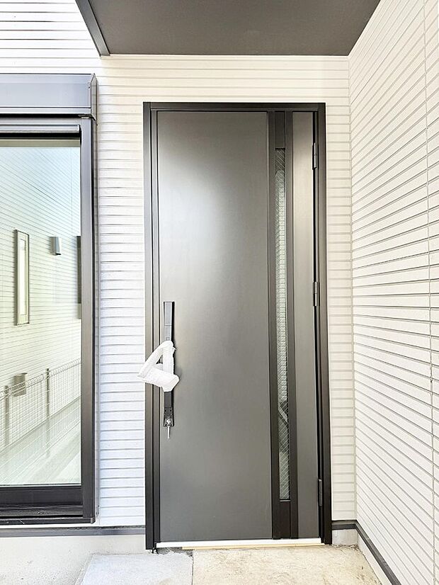 【玄関】■ 帰るたびにホッとする、安心感のある佇まい