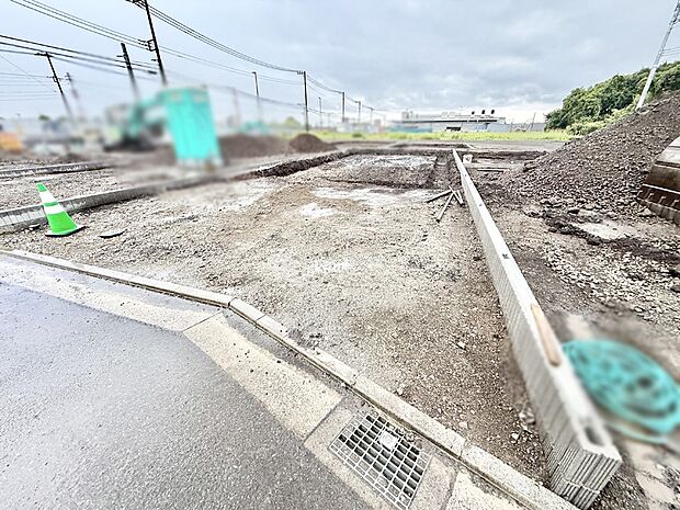 【現地外観写真】2号棟  ■暮らしを彩る充実した設備仕様が備わった住まい