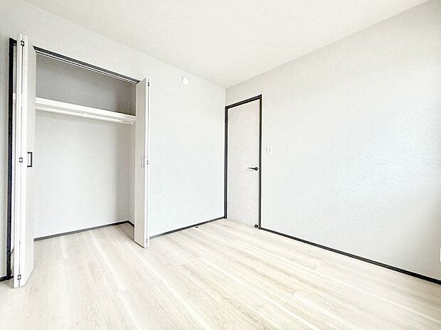 【寝室】A号棟  ■家具をうまく配置すれば広々とした空間を使い動きやすく、リラックスした時間が過ごせます