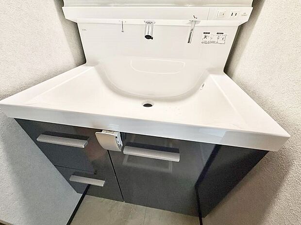 【ハンドシャワー付洗面台】■手洗いや顔を洗う時も快適に使える便利なシャワー