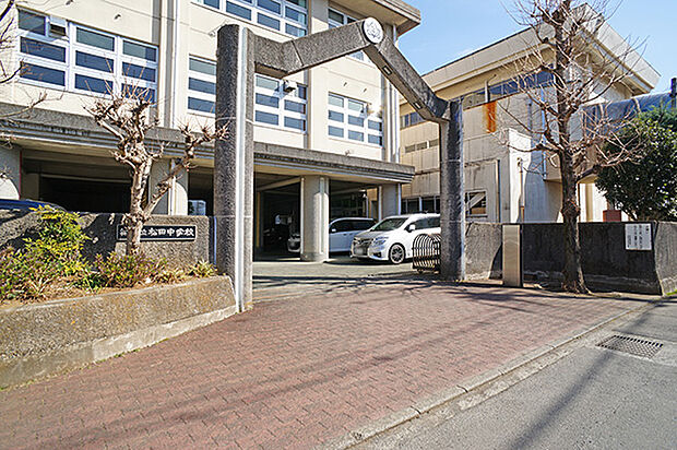 松田町立松田中学校(約750m・徒歩10分)