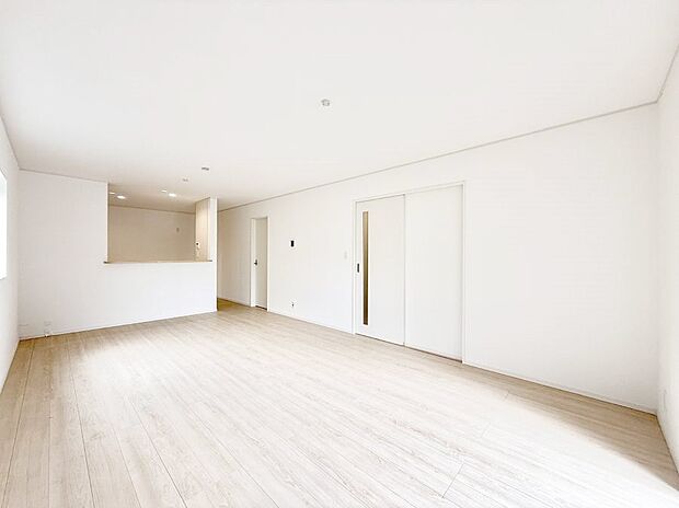 【リビングダイニング】1号棟 ■シンプルだけど贅沢、大切な人と過ごす心がほどける空間