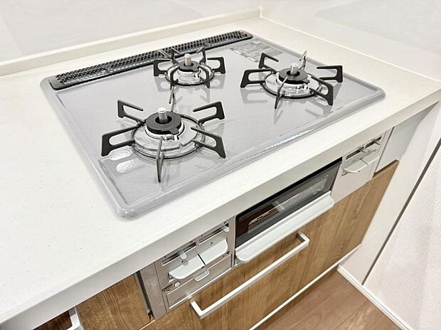【3口ガスコンロ】■一度に多くの料理ができ便利で効率的