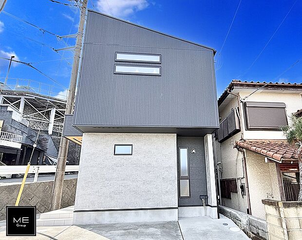 【現地外観写真】■暮らしを彩る充実した設備仕様が備わった住まい