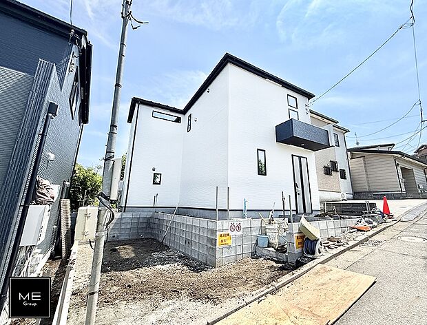 【現地外観写真】1号棟  ■暮らしを彩る充実した設備仕様が備わった住まい