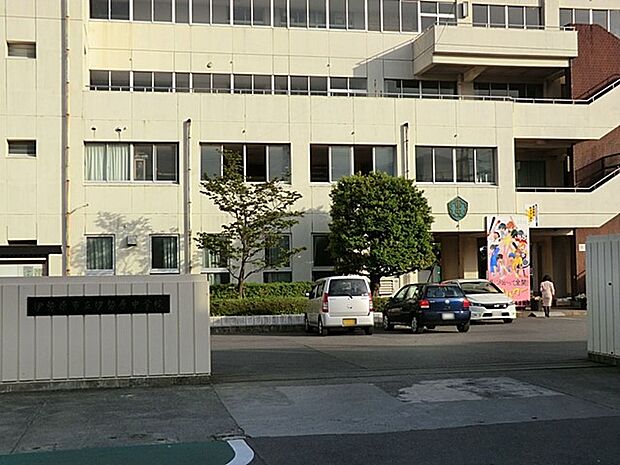 伊勢原市立伊勢原中学校（約1,440m・徒歩18分）