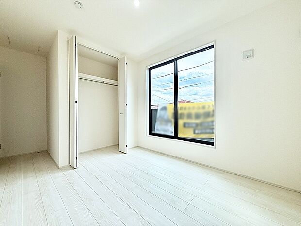 【リビング以外の居室】1号棟  ■落ち着いた色合いのお部屋で穏やかな時間を楽しめます