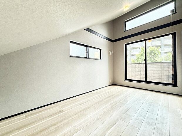 【リビング以外の居室】B号棟  ■落ち着いた雰囲気のお部屋で心が安らぐ空間
