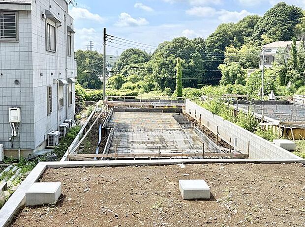【現地外観写真】A号棟  ■新しい暮らしが始まる場所で、家族の絆を深める