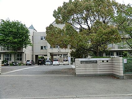 厚木市立睦合東中学校 550m(7分)