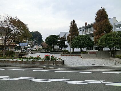 横浜市立本牧中学校 750m(10分)