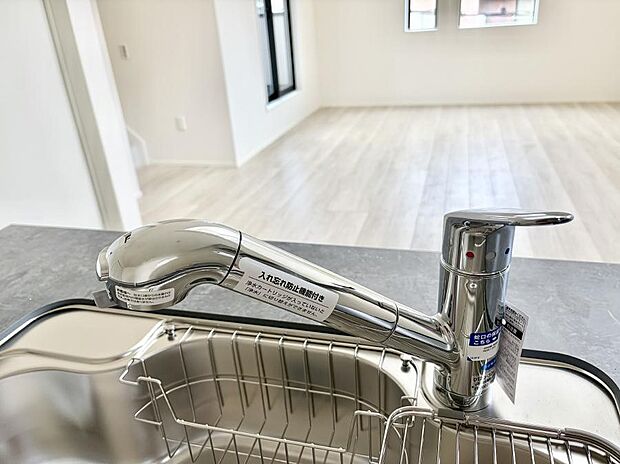 【浄水器】■清潔でおいしい水を手軽に供給してくれます
