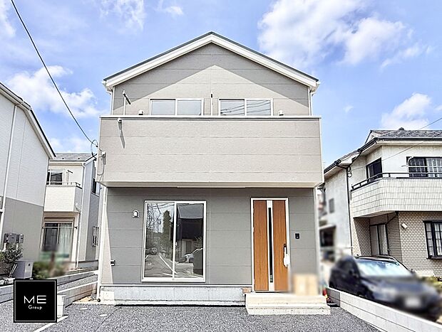 【現地外観写真】2号棟  ■暮らしを彩る充実した設備仕様が備わった住まい