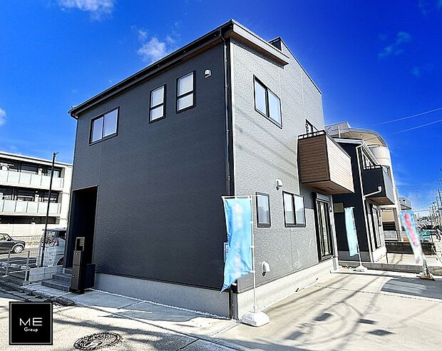 【現地外観写真】1号棟  ■暮らしを彩る充実した設備仕様が備わった住まい