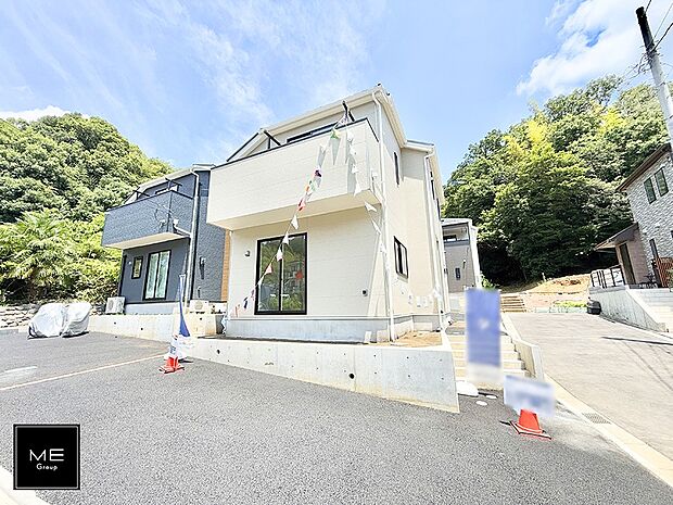 【現地外観写真】1号棟 ■暮らしを彩る充実した設備仕様が備わった住まい