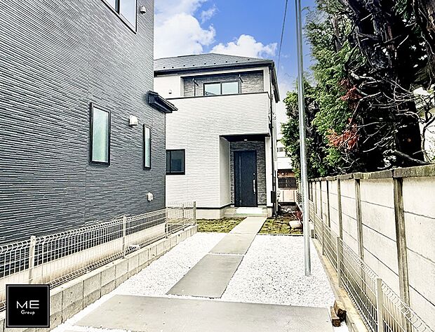 【現地外観写真】2号棟  ■暮らしを彩る充実した設備仕様が備わった住まい