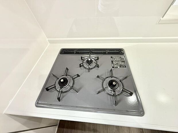 【3口ガスコンロ】■一度に多くの料理ができ便利で効率的