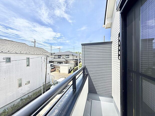 【現地外観写真】4期  ■家族みんなが笑顔で過ごせる、安心感のある住まい