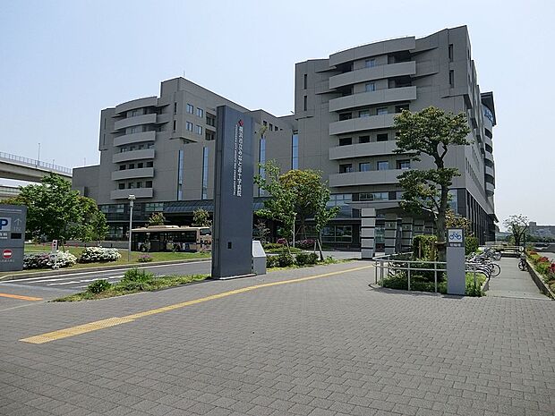 横浜市立みなと赤十字病院（約2,000m・徒歩25分）